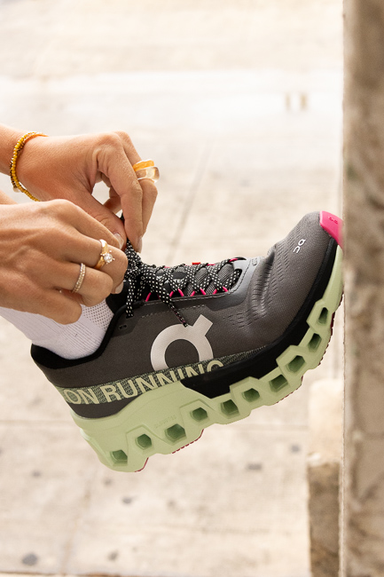 shooting produit de mode sport montrant une chaussure de running .